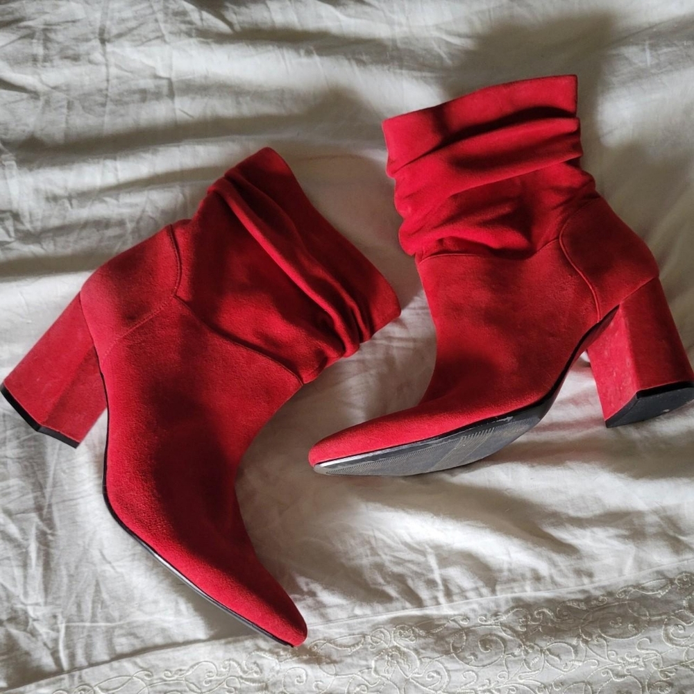 Naturalizer red suede heel 8.5